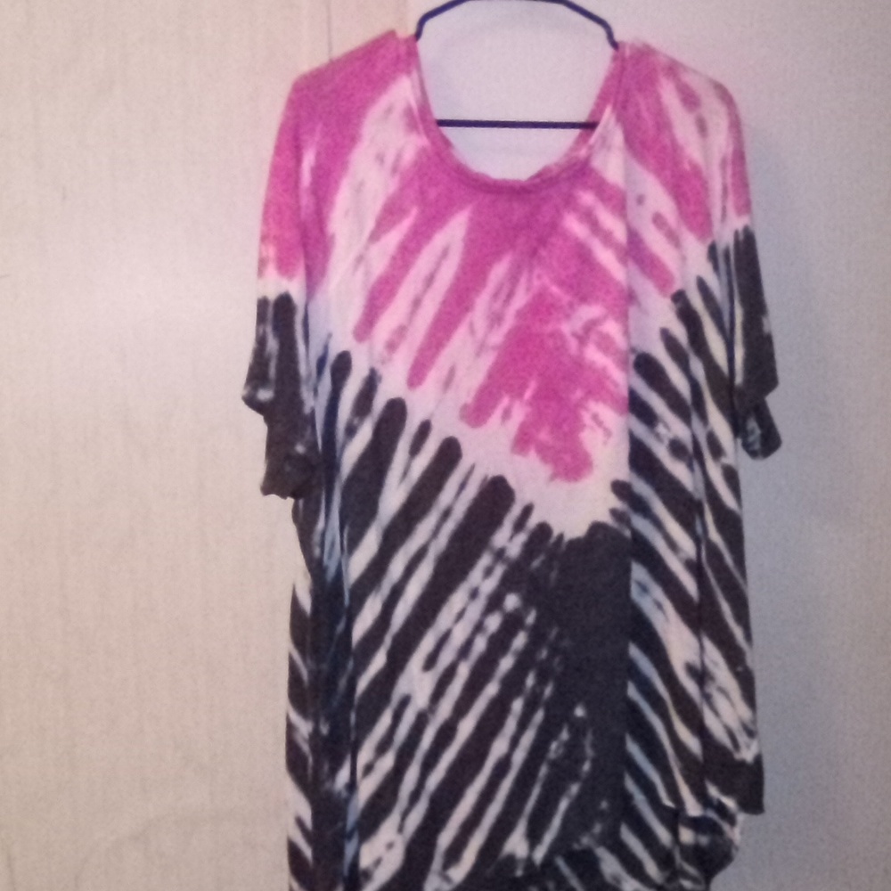 Tie die pink/greyish black Avenue t shirt size 30/32